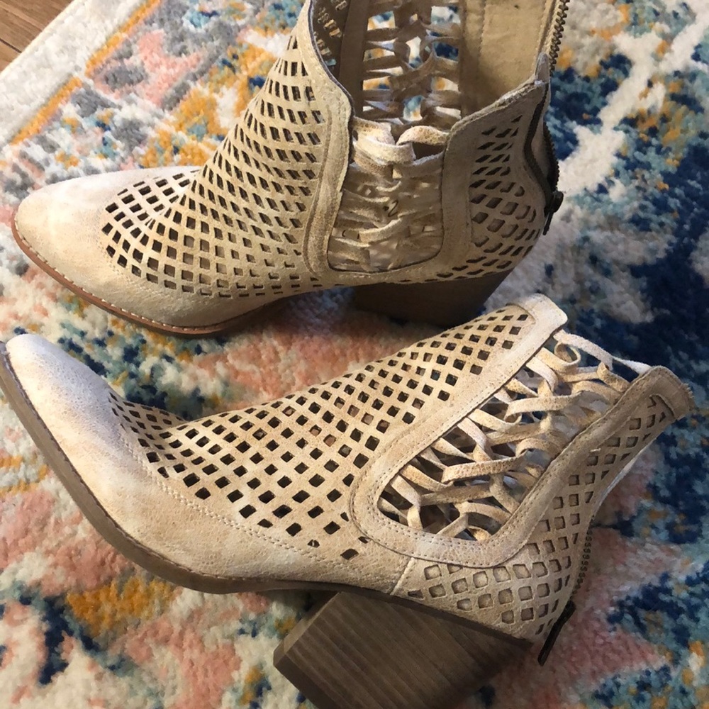 Coconuts by Matisse nude heeled bootie